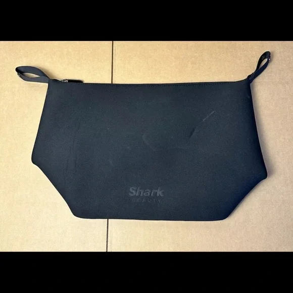 SHARE (-10)Shark Flexstyle Air Styling and Drying System (7 Attachments)
+ (Bag) - Picture 7 of 7